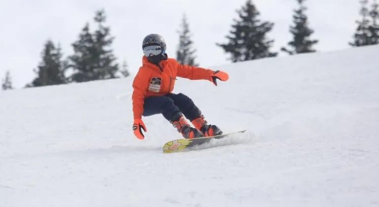 13 yaşındaki Dağhan Güler Türkiye Snowboard Şampiyonu!