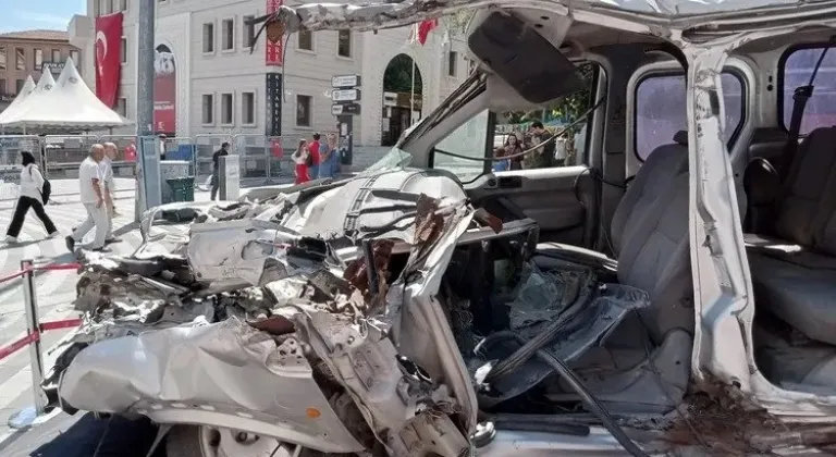 15 Temmuz tank altında ezilen araç Bursa'da sergilendi