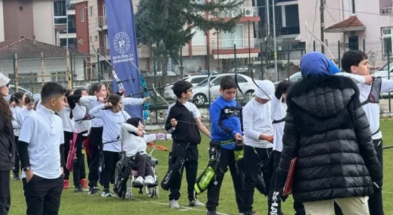 18 Temmuz Stadyumu'nda Minik Okçular Arasında Heyecan Dolu Yarış!