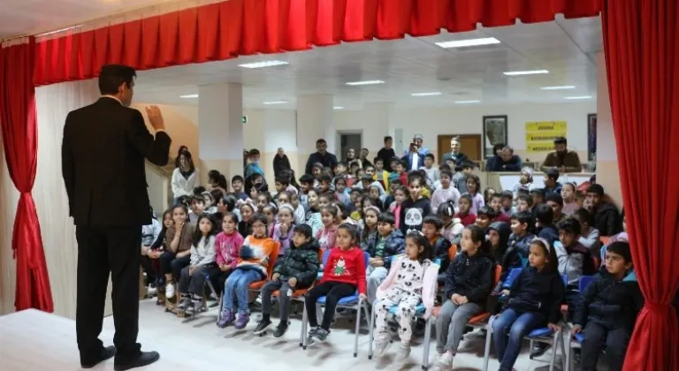 27 Mart Dünya Tiyatro Günü'nde Malatya’daki İlkokul Öğrencilerine Özel Gösteri!