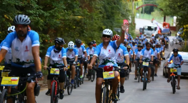 3 ülkeden 350 bisikletçi Kocaeli'de... Pedallar Filistinli çocuklar için