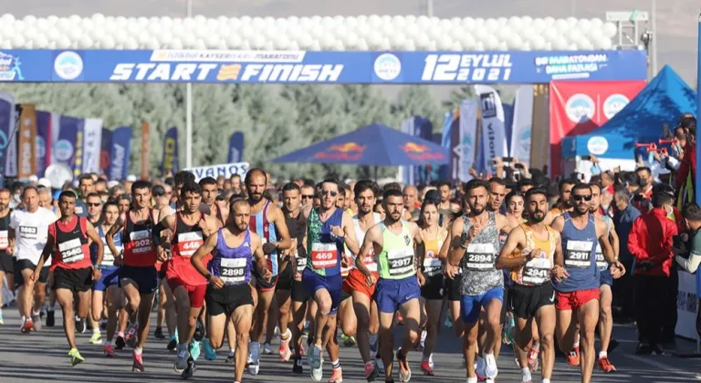 4'ncü Kayseri Yarı Maratonu halk koşusunda kayıt zamanı