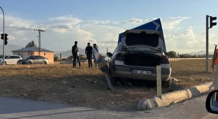 Afşin'de Kavşak Kazası: 3 Kişi Yaralandı