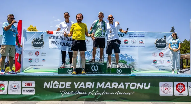 Ahmet Bayram, Niğde Uluslararası Yarı Maratonu'nda Altın Madalya Kazandı