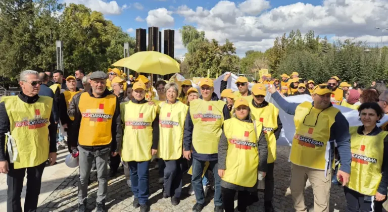 Aile Hekimliği çalışanları yönetmelik taslağının geri çekilmesi için Ankara’da miting düzenledi