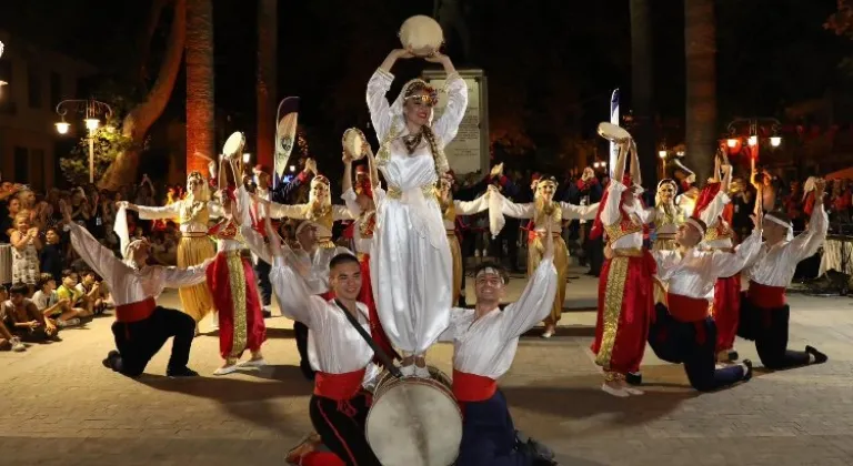 Altın Karagöz Halk Dansları Yarışması Renkli Gösterilerle Mudanya'yı Coşturdu