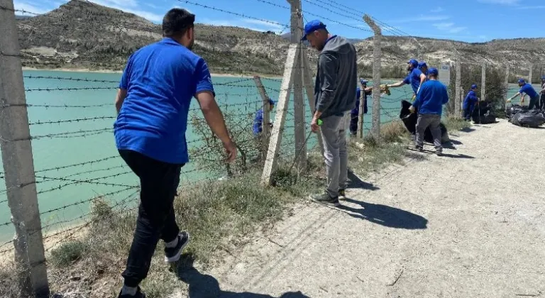 Altınapa Baraj Gölü'nde KOSKİ'nin Gerçekleştirdiği Temizlik Çalışması