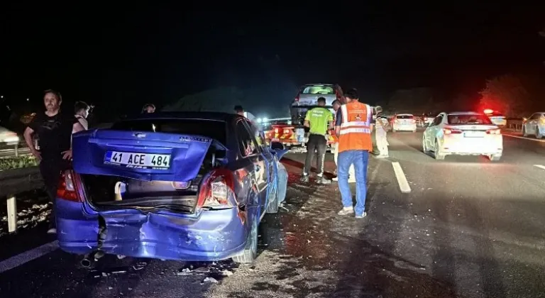 Anadolu Otoyolu'nda Zincirleme Kaza: 5 Otomobil Karıştı