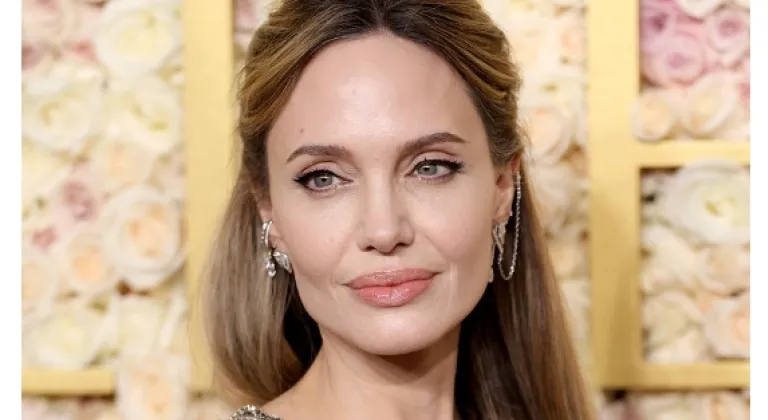 Angelina Jolie'nin Göz Kamaştıran Güzellik Sırrı - Altın Küre Ödülleri 2025