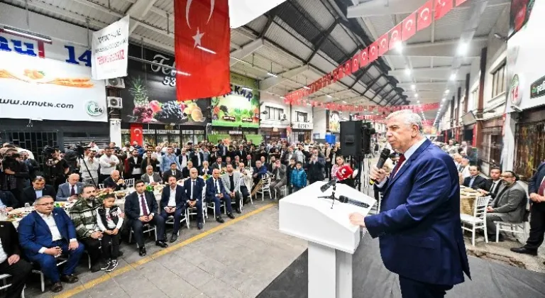 Ankara Büyükşehir Belediye Başkanı Mansur Yavaş, Yenimahalle'deki Toptancı Hali'nde Esnafıyla Buluştu