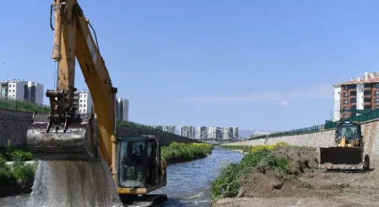 Ankara Çayı'nda Dev Temizlik Operasyonu Devam Ediyor