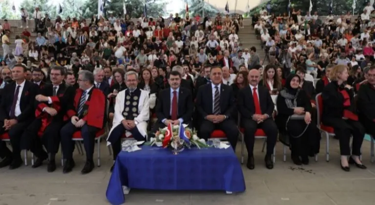 Ankara Üniversitesi Lisans ve Ön Lisans Mezunlarını Uğurladı