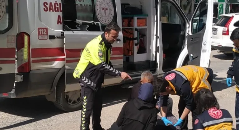 Antalya Kumluca'da Kontrolsüz Kavşakta Trafik Kazası! Kadın Motosiklet Sürücüsü Yaralandı