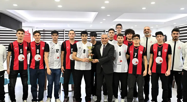 Antalya Muratpaşa Belediyespor U-18 Basketbol Takımı Şampiyonalar İçin Hazırlanıyor