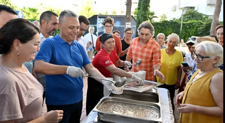 Antalya Muratpaşa'da Başkan Uysal Aşure Dağıttı