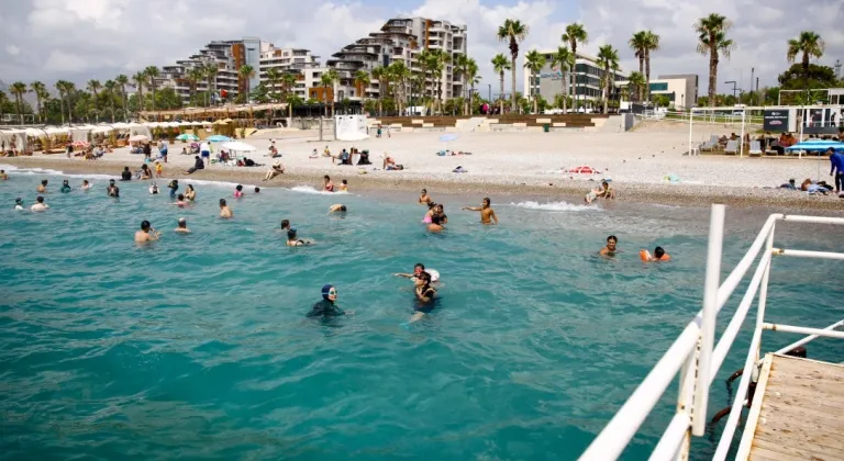 Antalya'da Engelsiz Plajlar Engelli Bireyleri Denizle Buluşturuyor