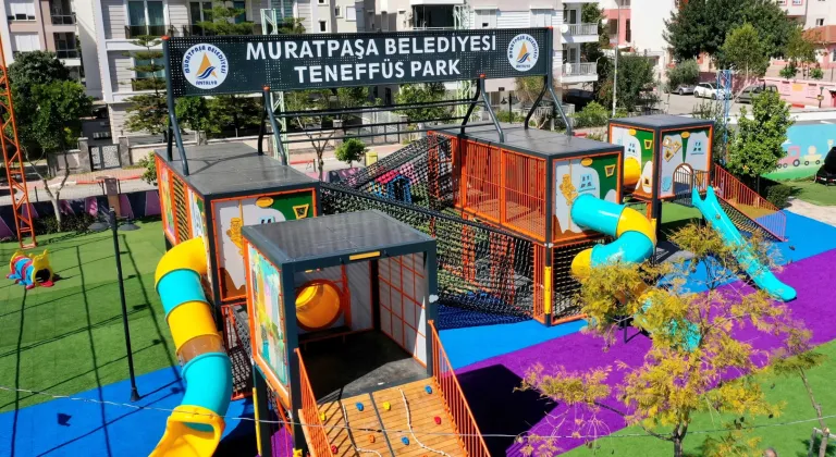 Antalya'da Yeni Kaydırak Kulesi Teneffüs Park'ı Renklendirdi