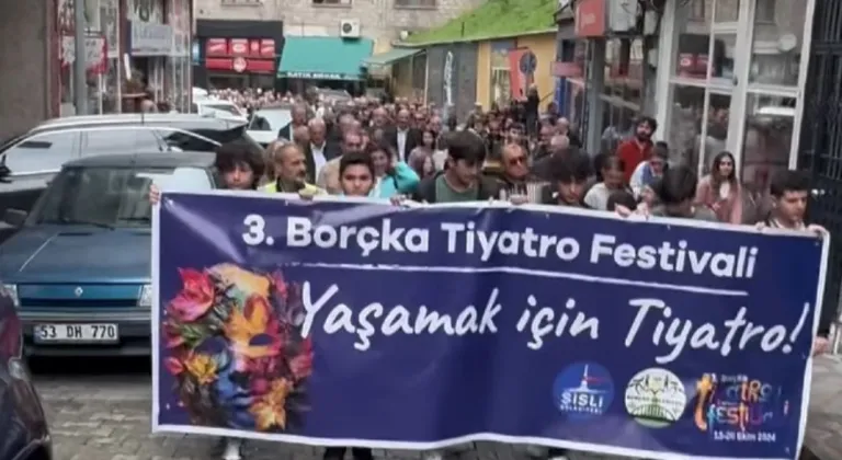 Artvin Borçka'da Tiyatro Festivali ile üçüncü buluşma