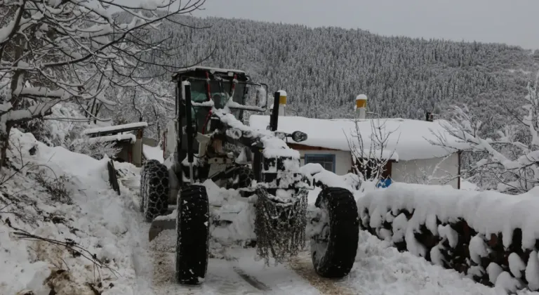 Artvin'de kar 125 köye ulaşımı kesti!