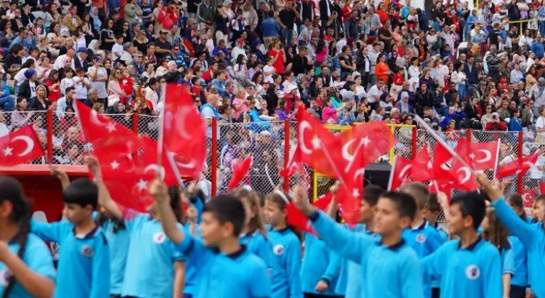 Ayvalık'ta 23 Nisan Ulusal Egemenlik ve Çocuk Bayramı Coşkusu