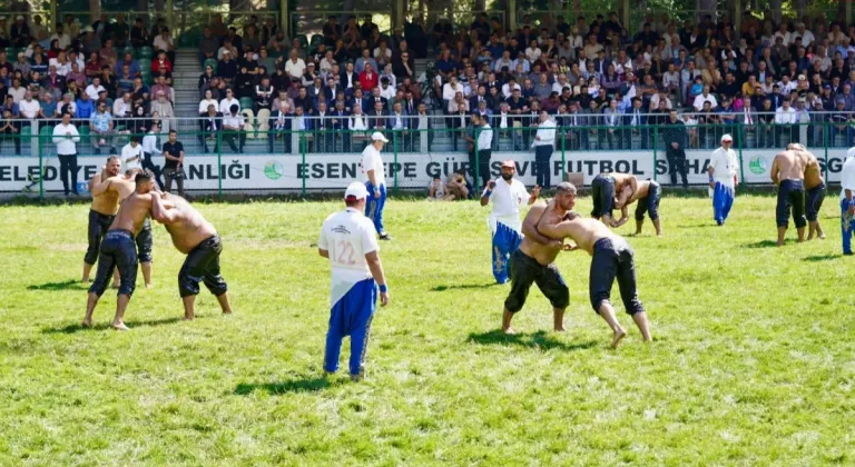 Bakan Tekin, tarihi yağlı güreşlerde  'güreş ağası açık artırması'na katıldı