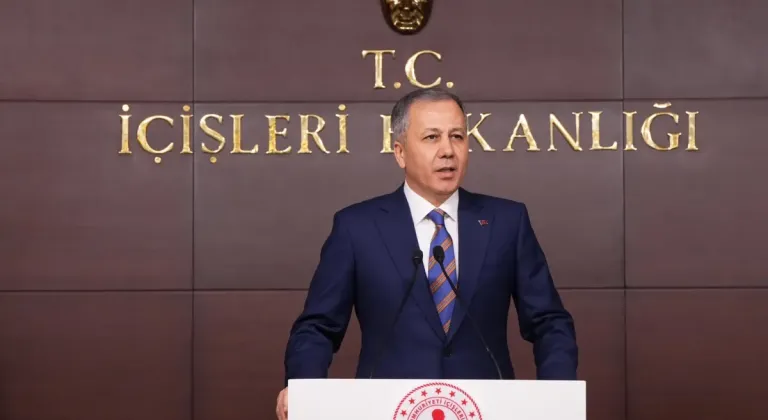 Bakan Yerlikaya: Manisa Yangını Nedeniyle 1440 Kişi Güvenli Bölgelere Tahliye Edildi