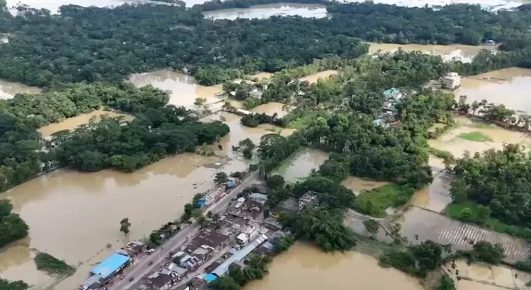 Bangladeş için dost eli sürüyor