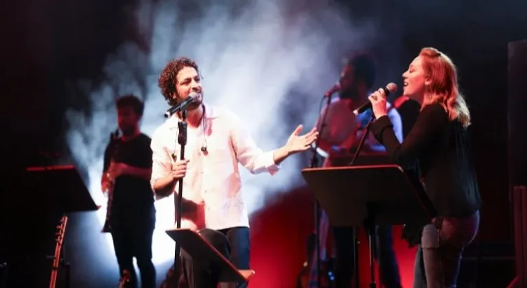 Barabar ve Demet Evgar İş Sanat Konserinde Sahne Aldı