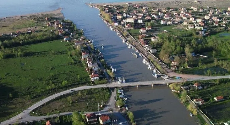 Başkan Alemdar Karasu Sahili'nde Yenilikler İçin Hazırlanıyor