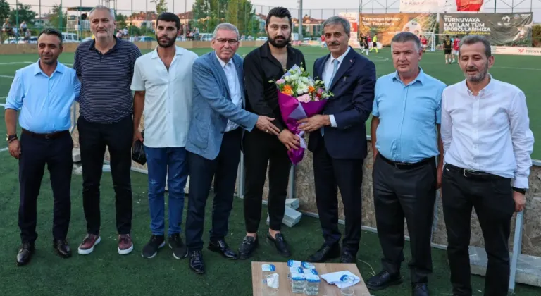 Başkan Alemdar Olgunlar Futbol Turnuvası'nın Açılış Maçına Santra Yaptı