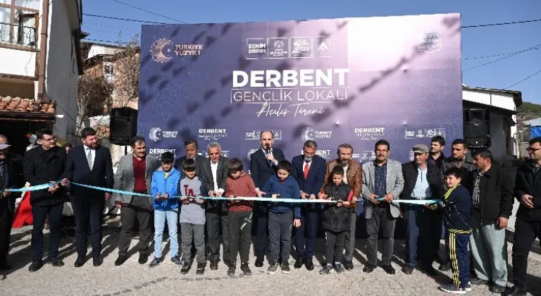 Başkan Altay, Derbent'te Gençlik Lokalini Açarak Yatırımlara Devam Ediyor