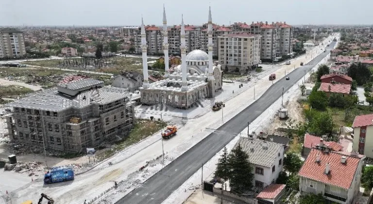 Başkan Altay: Küçük Aymanas Caddesi'nde Sıcak Asfalt Çalışması Başladı!