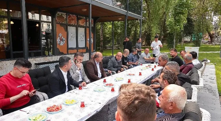 Başkan Arı İstiklal Caddesi’nde esnaflarla bir araya geldi