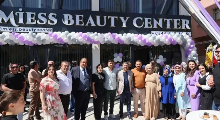 Başkan Arı, Miess Beauty Center'ın Açılışına Katıldı