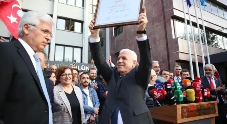 Başkan Bozbey Bursa'yı Değiştiriyor! Mazbatasını Aldıktan Sonra Neler Yaşandı?