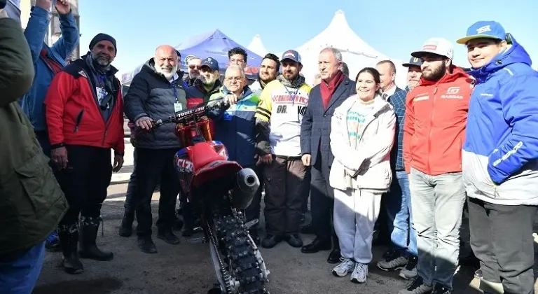 Başkan Büyükkılıç Dünya Snowcross Şampiyonası Açılışıyla Erciyes'te Coşku Uyarılara Ziyaretçi Akınına Neden Oluyor