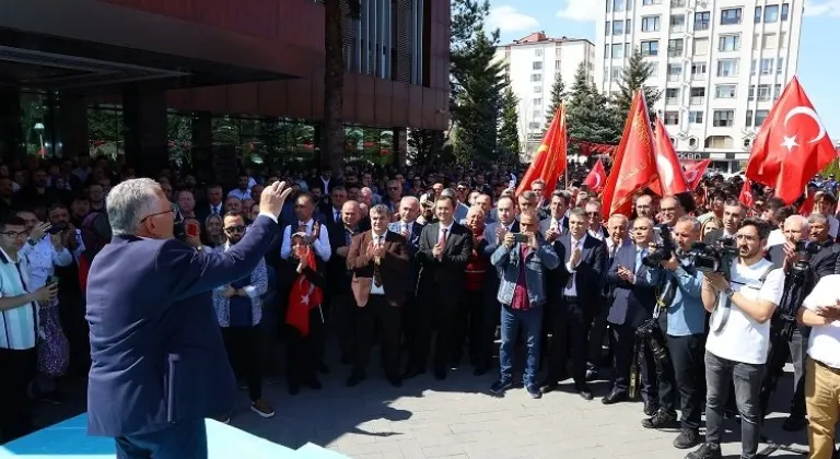 Başkan Büyükkılıç, Kayserilileri Hizmetkar Olmaya Devam Edeceğini Açıkladı