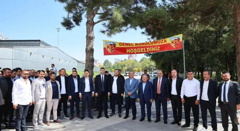 Başkan Büyükkılıç Kayserispor’un Olağanüstü Genel Kurulu’na katıldı