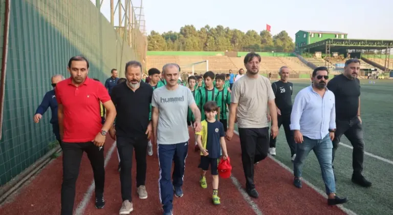 Başkan Çiftçi, minik sporcular ve aileleriyle birlikte spor yaptı