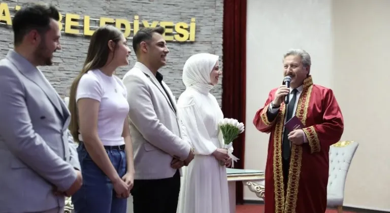 Başkan Palancıoğlu Nikah Kıyarak Genç Çifte Sürpriz Yaptı