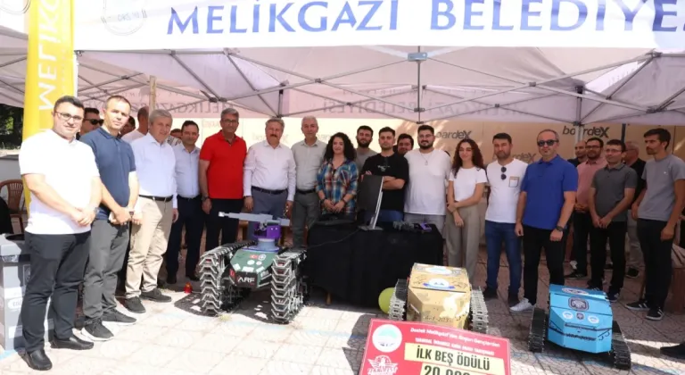 Başkan Palancıoğlu TEKNOFEST Öncesi Erciyes Üniversitesi Stantlarını Gezdi!