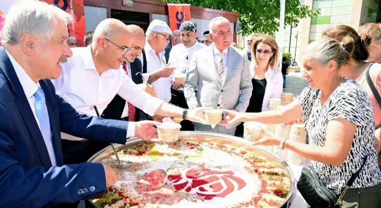 Başkan Sami Er, Muharrem Ayında Vatandaşlarla Buluştu: Aşure Dağıtımı Yapıldı