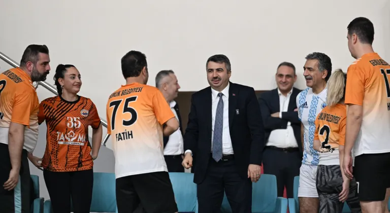 Başkan Yılmaz Belediyeler Arası Voleybol Dostluk Turnuvasını İzledi