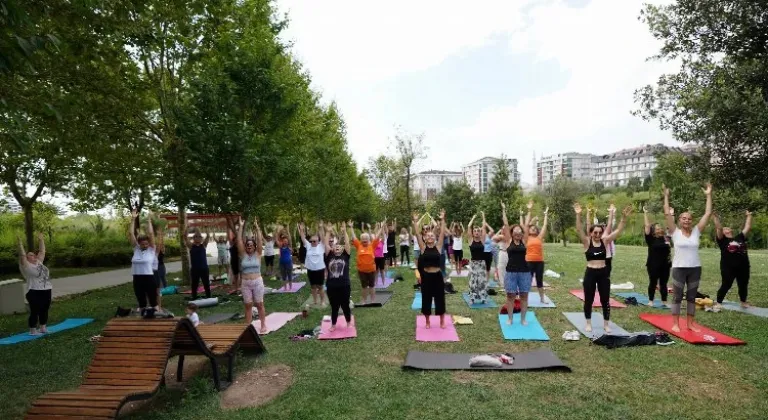 Beylikdüzü Yaşam Vadisi'nde Yoga Etkinliği Vatandaşları Büyüledi