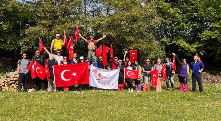 Bilecikli doğa tutkunları 19 Mayıs'ı doğada kutladı