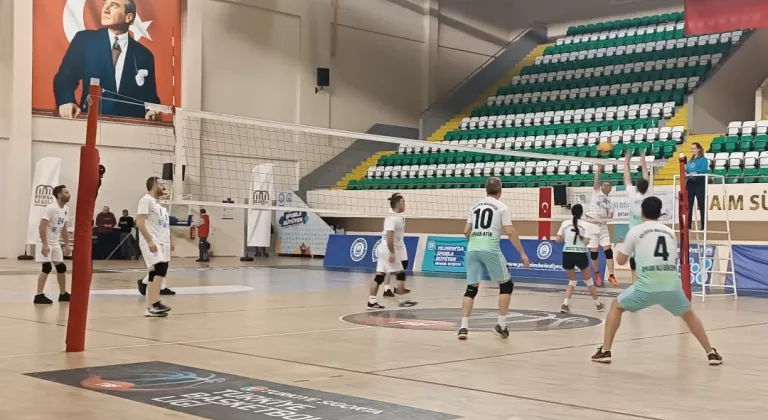 Bursa Belediyeler Arası Voleybol Turnuvası'nda Nilüfer Belediyesi Büyükşehir'i Mağlup Etti!