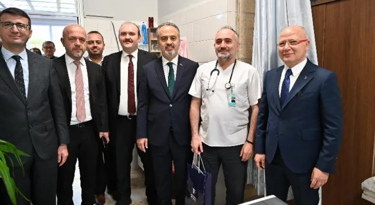 Bursa Büyükşehir Başkanı Alinur Aktaş, Ali Osman Sönmez Onkoloji Hastanesi’nde Doktorları Ziyaret Ederek 14 Mart Tıp Bayramı’nı Kutladı