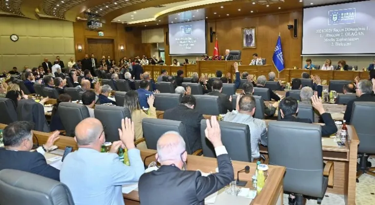 Bursa Büyükşehir Meclisi, Eski Başkan Aktaş'ın Faaliyetlerine Oy Birliğiyle Onay Verdi