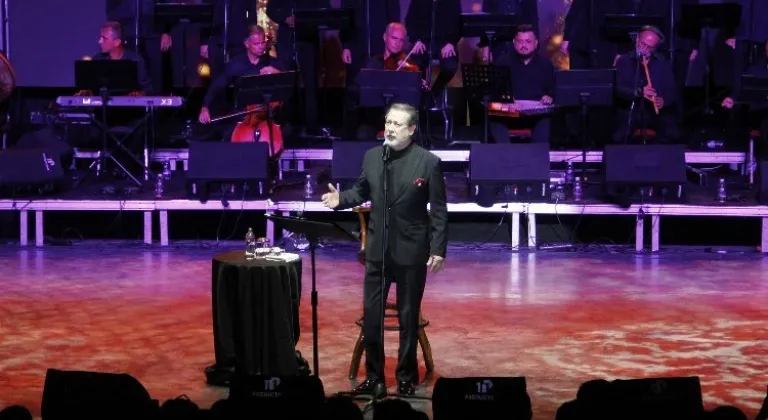 Bursa Festivalinde Müzik Ziyafeti: Ahmet Özhan ve Anna Maria Jopek Sahne Aldı