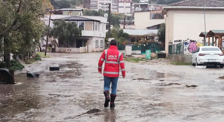 Bursa Gemlik'te sağanak taşkına yol açtı!